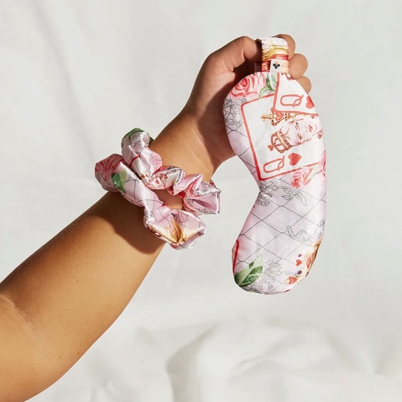 Queen of Hearts Eye Mask - Picture 7 of 7